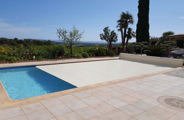 La piscina del futuro: sostenibile, smart e da vivere tutto l’anno